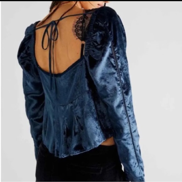 Free People NWOT Bali Heirloom crushed velvet long sleeve crop top - Picture 3 of 14